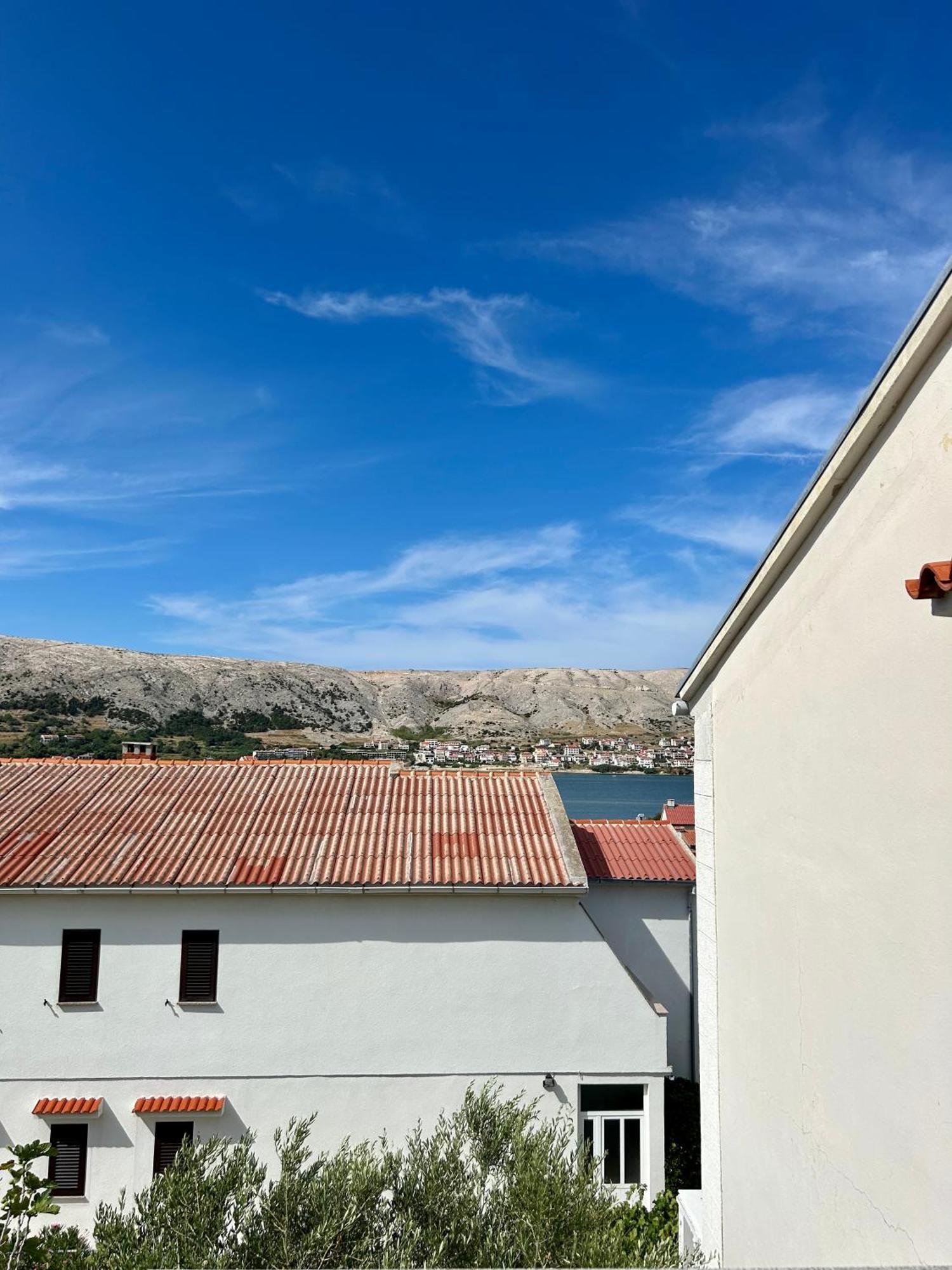 Apartments Tatjana Pag Town Eksteriør bilde